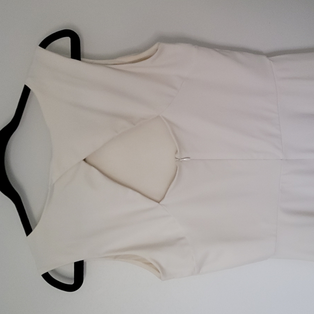 Ivory Knee Length Cynthia Rowley Size: 8 - Picture 3 of 6
